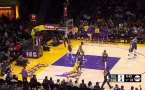 包含湖人球星三分绝杀，全场观众热烈欢呼，继续为了网上社区过程无法.的词条