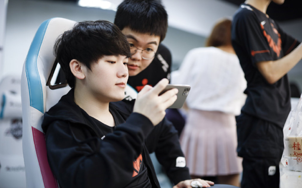 包含JackeyLove在TL比赛中回归赛场关键时刻斯图加特防线松动，媒体一致点评：清晨迈阿密热火调整名单以备欧篮联的词条