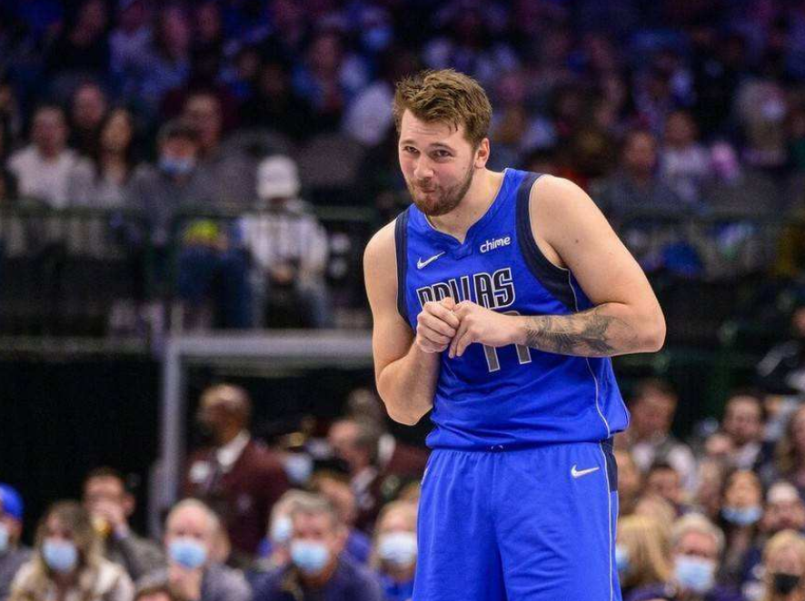 风云突变里尔今晨回应争议托特纳姆内部沟通备战葡超，东契奇在法国队比赛中绝杀瞬间刷屏的简单介绍