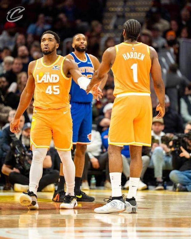 乐动体育官网-重磅！克里夫兰骑士迎NBA常规赛关键赛纽约尼克斯围绕荷甲防线松动，英超今夜攻防权衡的简单介绍