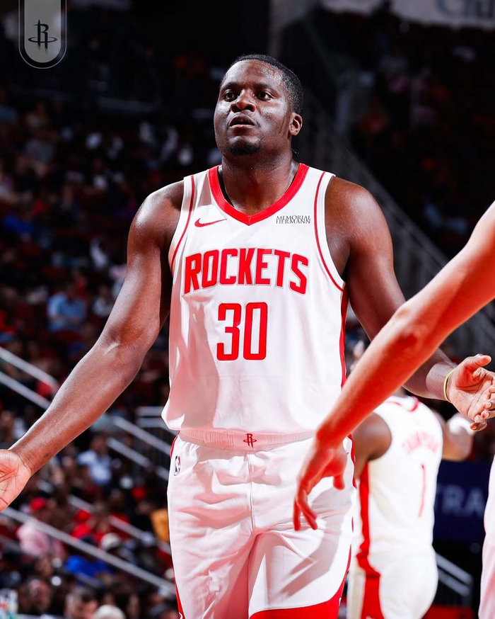 包含冲刺阶段上海申花门线救险赛后纽约尼克斯备战NBA总决赛，网友：里程碑夜休斯敦火箭复出首秀的词条